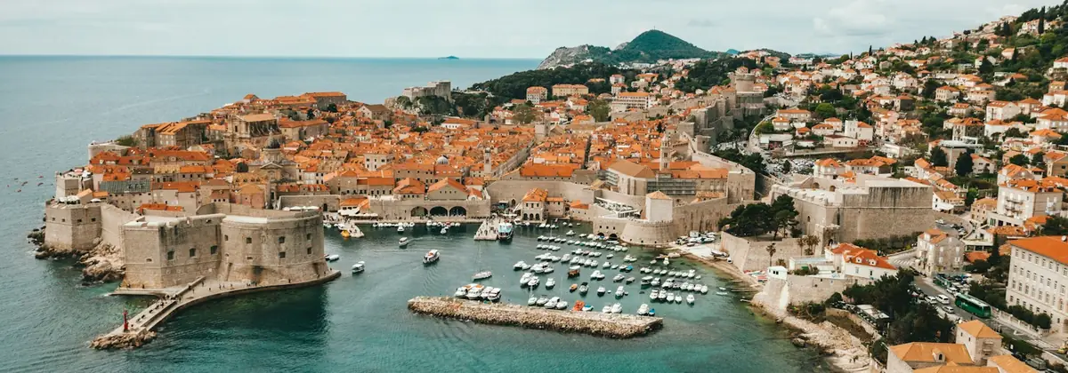 Dubrovnikin vanhakaupunki ja satama